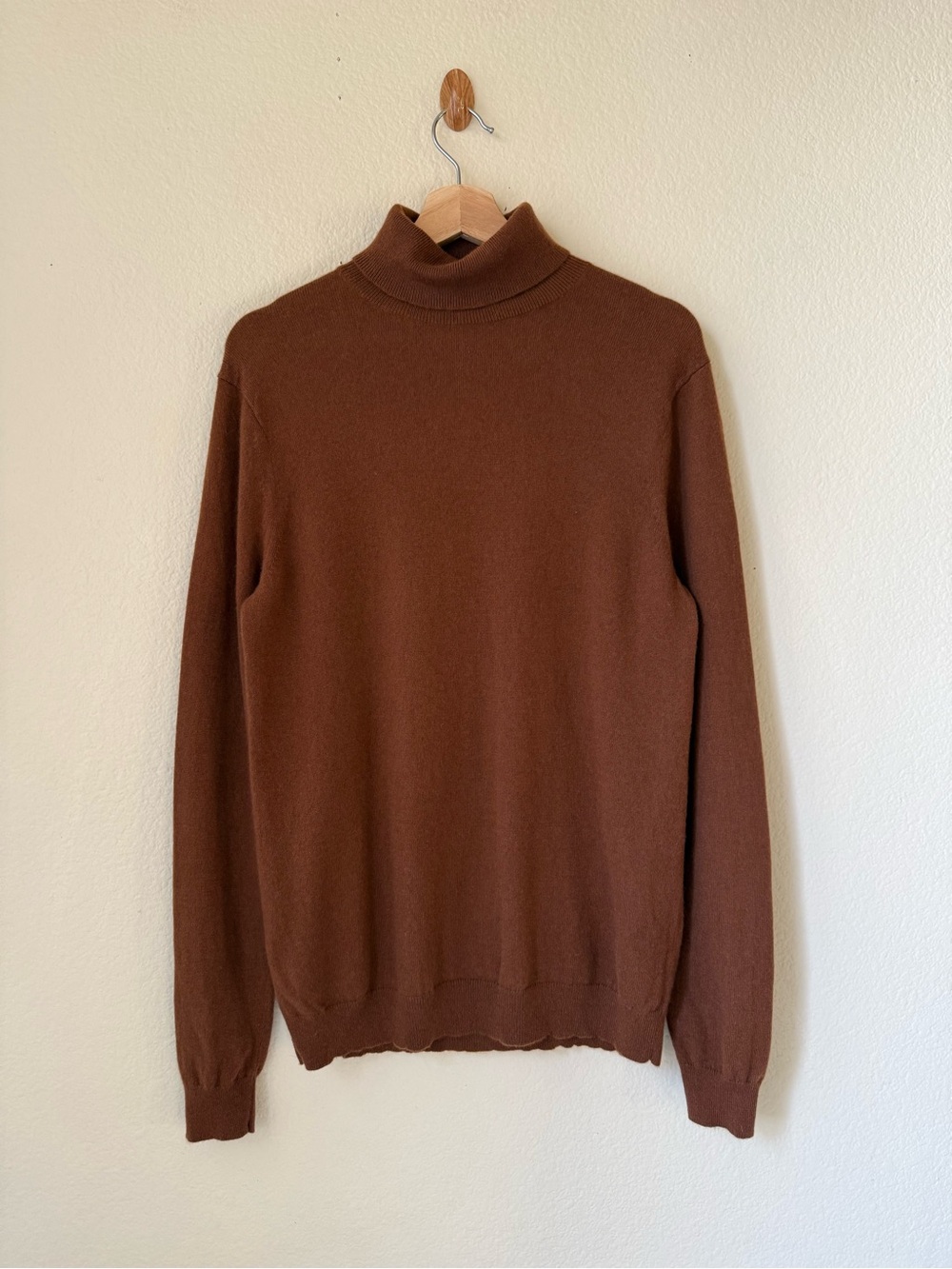 Theory Men’s Brown Turtleneck Fine Knit Sweater Size M